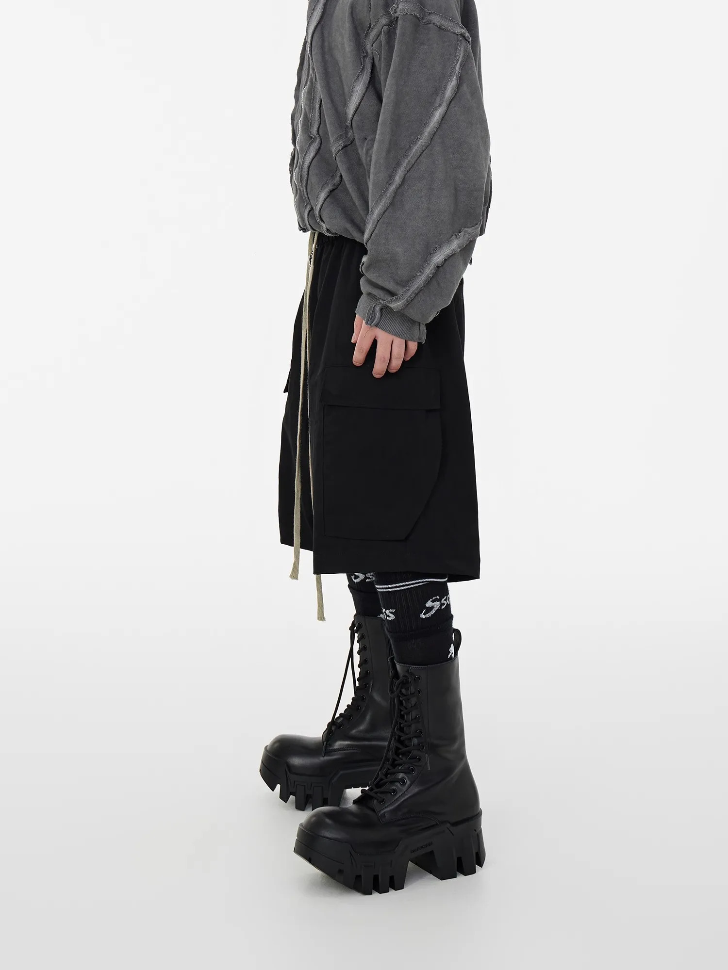 Mauroicardi Spring Summer Cool Handsome Hard Black Cargo Shorts for Men High Waist Drawstring Short Straight Pants Clothes 251219