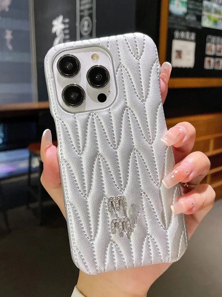 Trendy Fashion Womens Mens Cell Phone Cases For Iphone 14promax Plus 17 16 15 14 13 12 11 Wrinkle Leather Iphone Cases Letters Luxury IPhone Covers