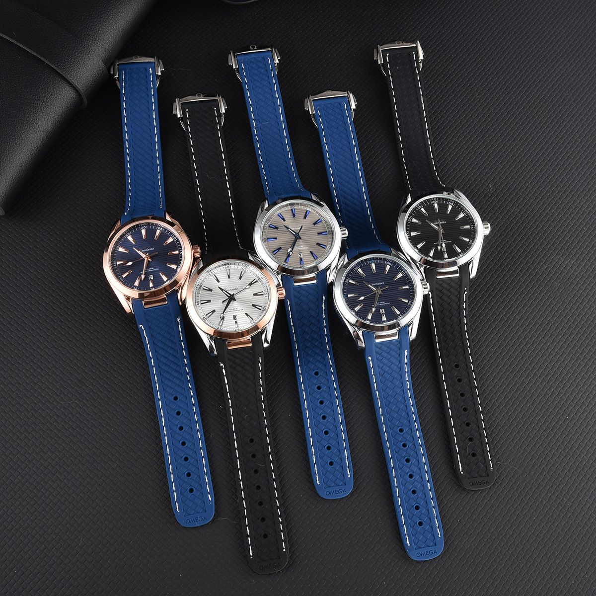 Hippocampus Series Ultimate Observatory GMT World Time Men's Watch 220.12.43.22. Blue Dial Strap