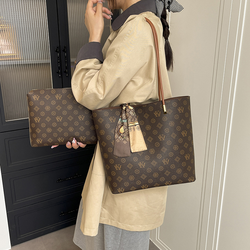 LIYIWEINASI High-end fashion large-capacity tote bag women's 2025 new retro printed underarm women's shoulder bag