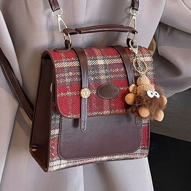 Womens College Style Backpack Niche Backpack 2025 New Simple Plaid School Bag Commuting British Style Womens Bag