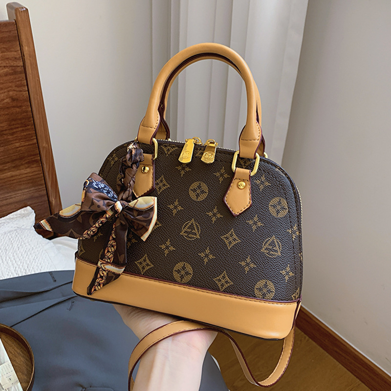 Free Shipping 2026 New Design Shell Bag Advanced Sense Print Handheld Crossbody Bag Versatile Fashion Women Shoulder Bag Large And Small Sizes