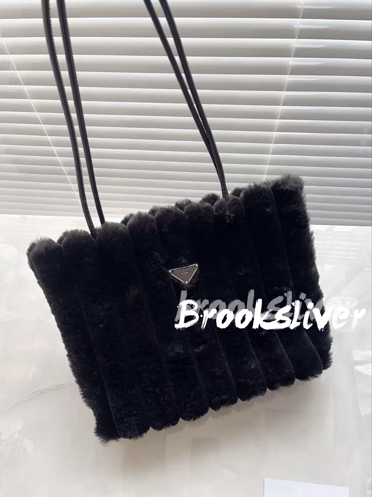 Storage Bags 33X24CM Fur tote holiday bag makeup P gift case vintage classical plush comsetics organization