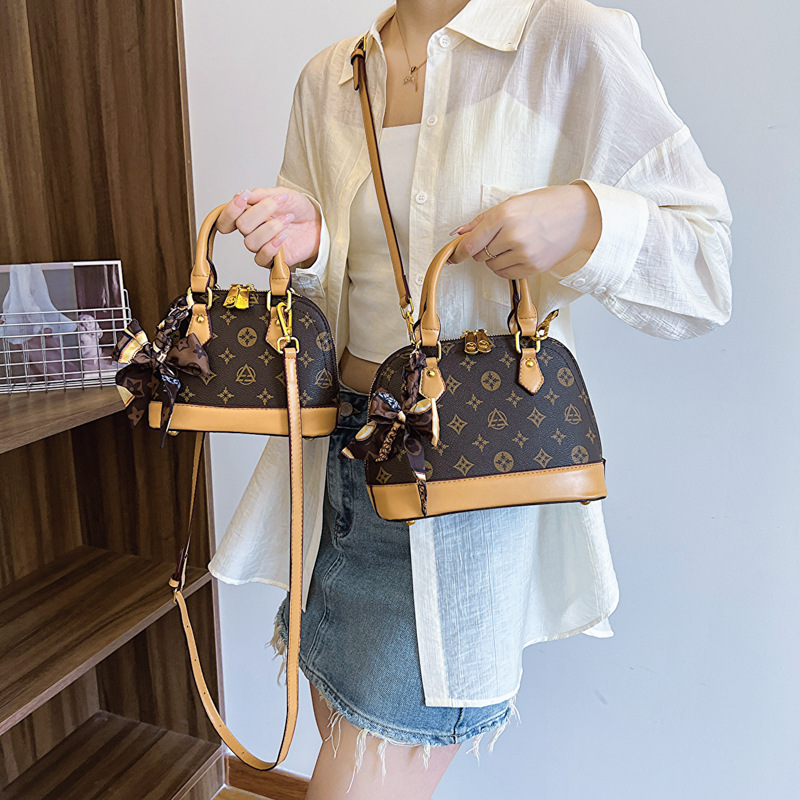 Free Shipping 2026 New Design Shell Bag Advanced Sense Print Handheld Crossbody Bag Versatile Fashion Women Shoulder Bag Large And Small Sizes
