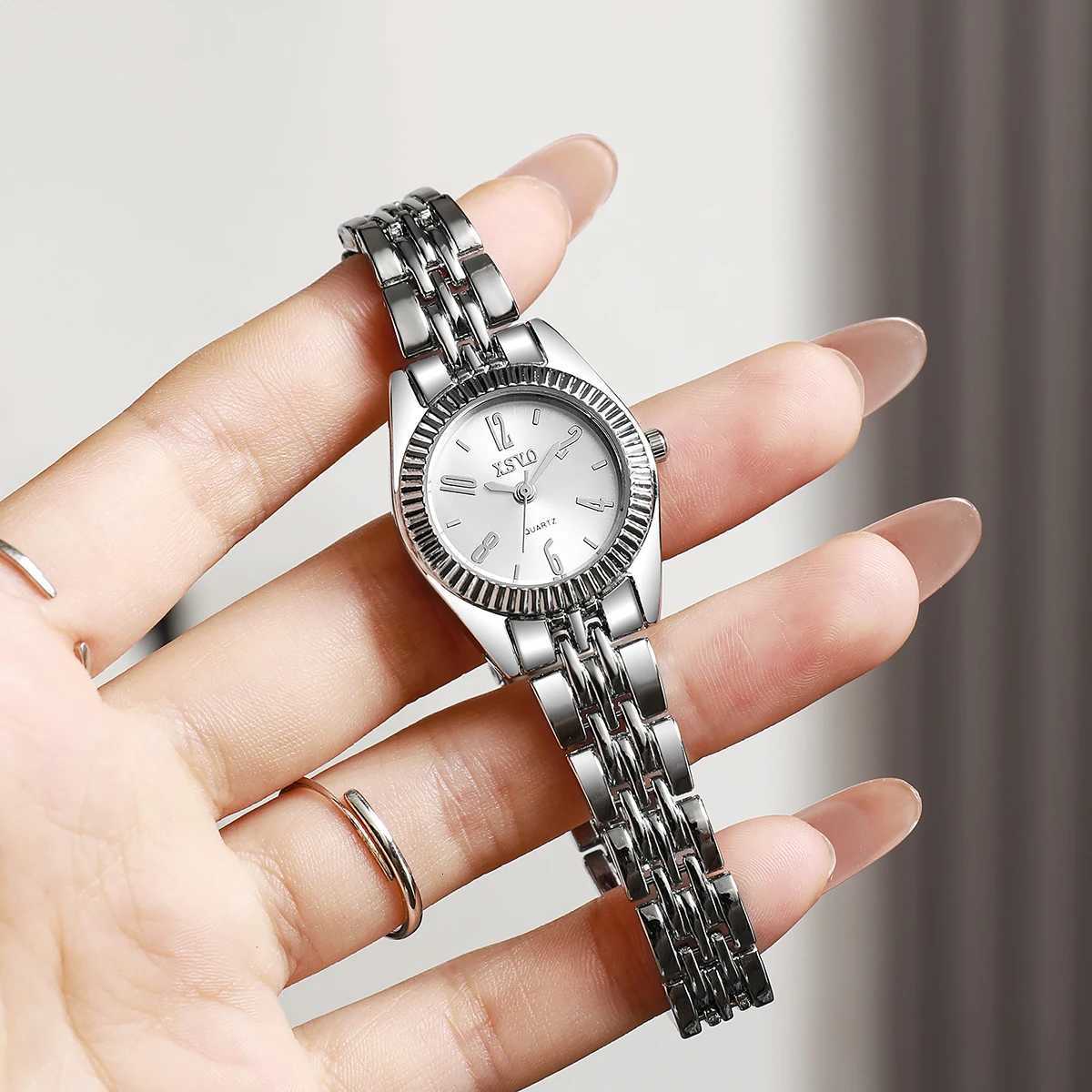 Fashionable and Elegant Round Small Dial with Steel Band Wens Quartz for Christmas and Halloween Gifts M251222