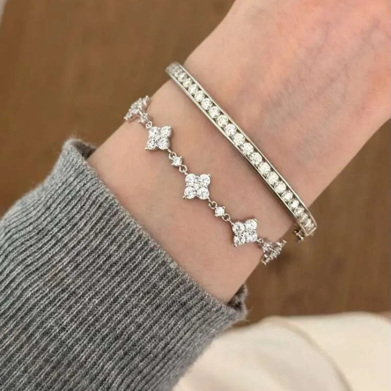 Bracelet Designer Luxury jewelry for women alloy plated with 18K gold or silver men Four-Leaf Flower high quality Elegant Exquisite Festival Vacation 