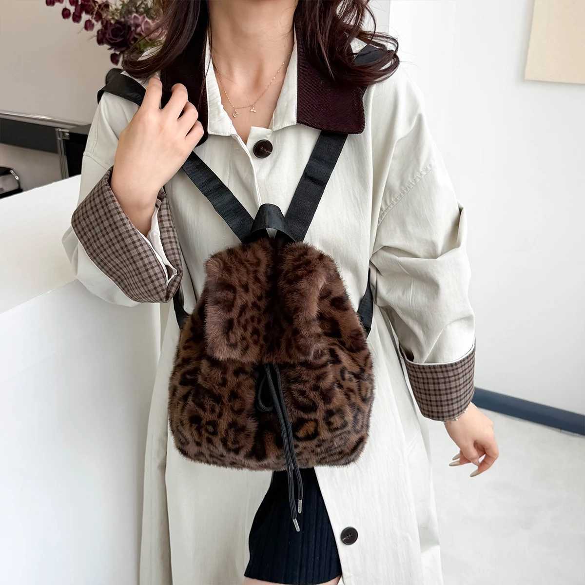 Korean Style Cute Leopard Print Faux Fur Backpack New Autumn and Winter Casual Furry Bag Plush Small Backpack for Commuting to WorkM251222
