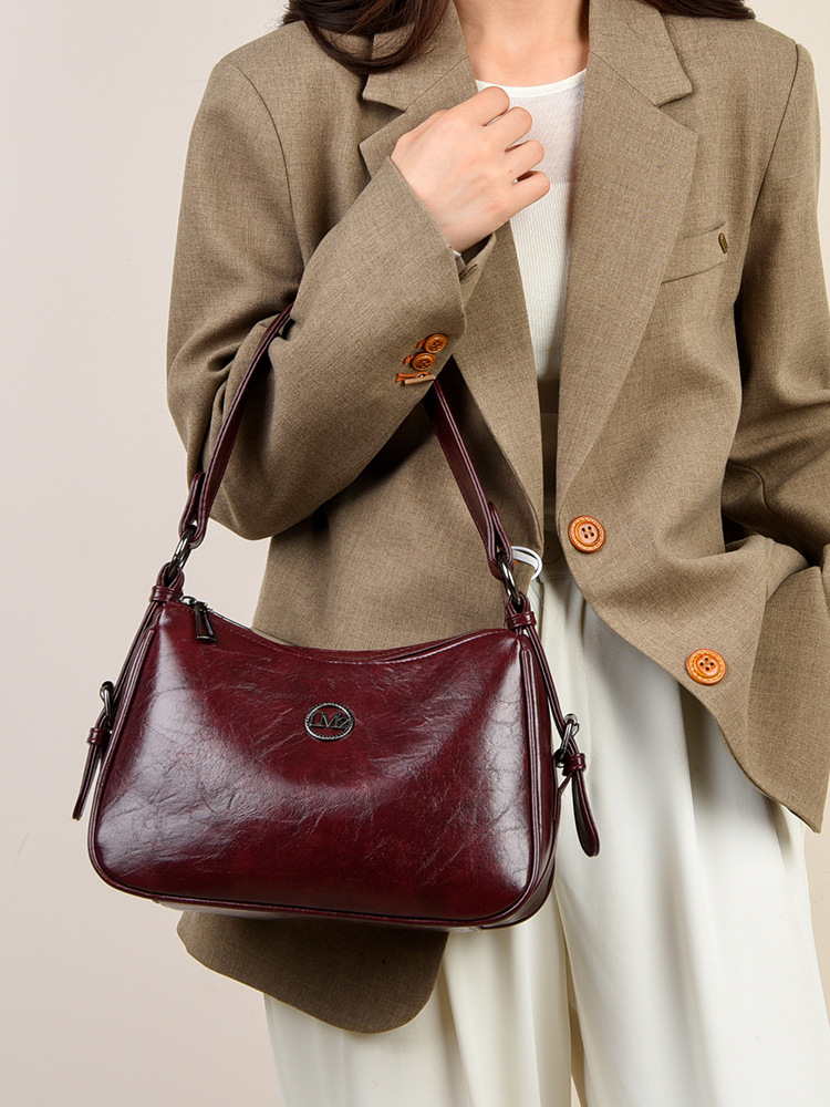 OULAIMEIZI Designer 2025 Winter New Retro Oil Wax Leather Underarm Letter Casual Fashion Shoulder Bag Soft