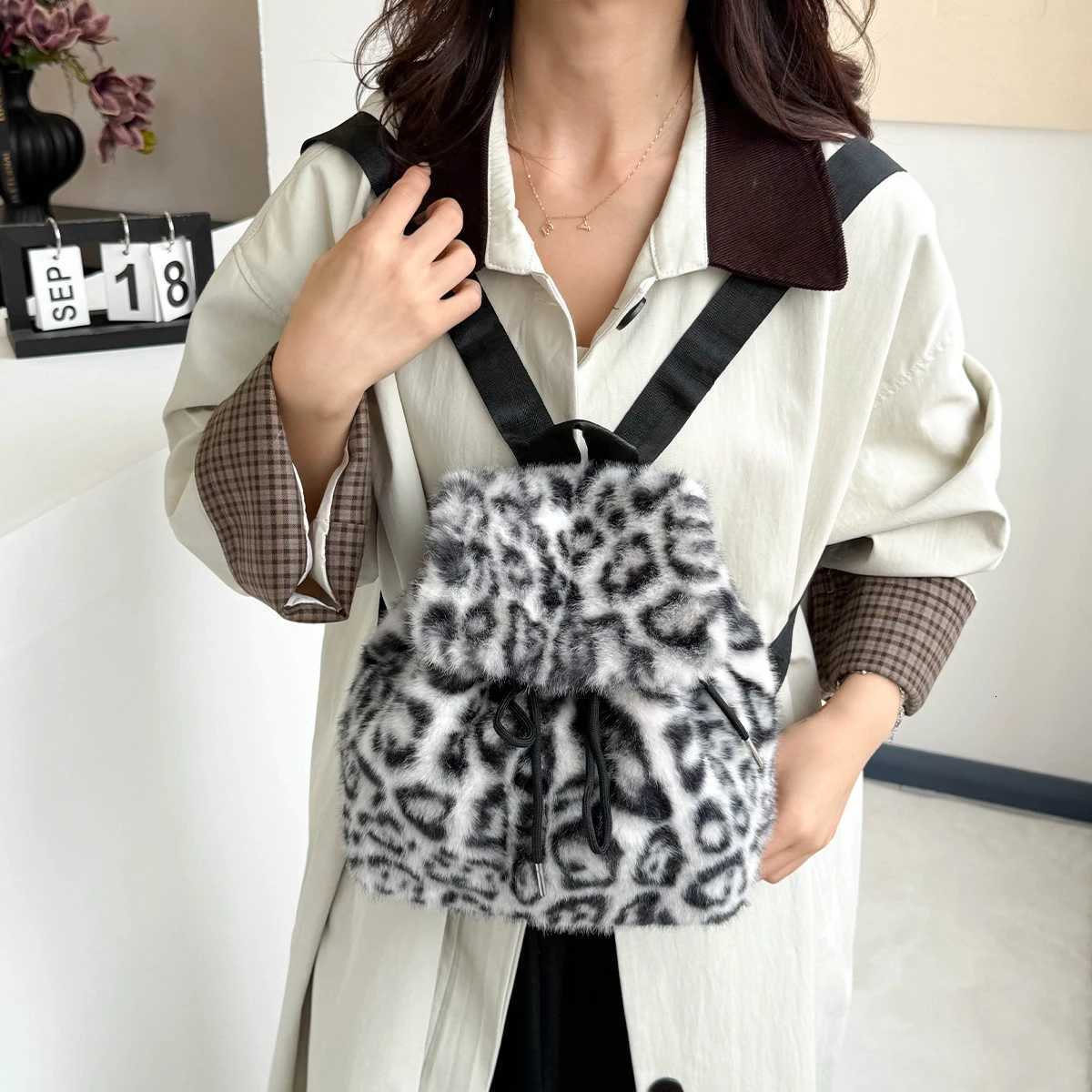 Korean Style Cute Leopard Print Faux Fur Backpack New Autumn and Winter Casual Furry Bag Plush Small Backpack for Commuting to WorkM251222