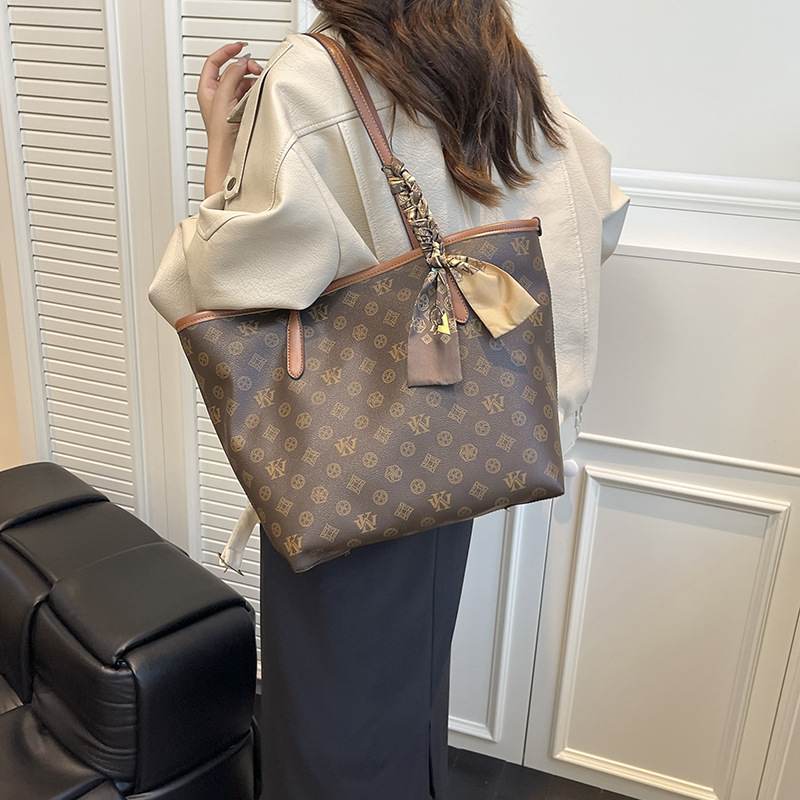 luyiweinasi High-end fashion tote bag women's 2025 new retro printing large-capacity shopping bag women's bag shoulder bag