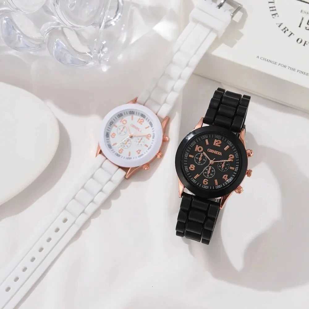 New ladies Korean-style high-end quartz simple classic imitation leather str suitable for Christmas and Halloween M251222