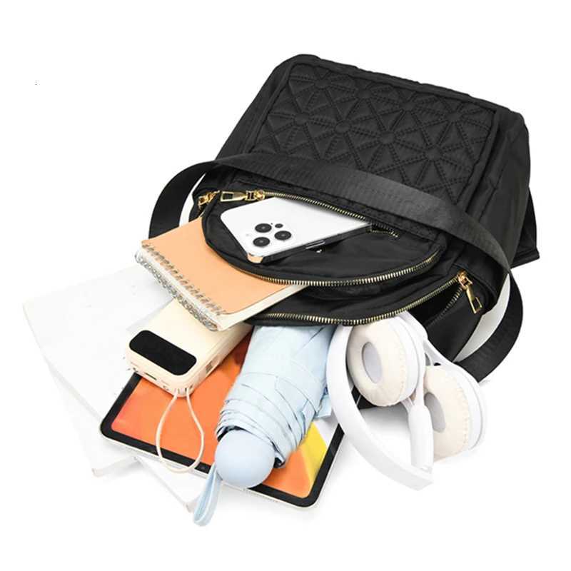 Neutral style backpack for men and women suitable for shopping and business trips The bag has shoulder straps insideM251222