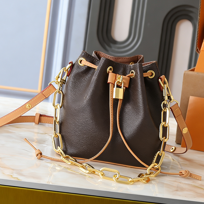 Designer Bucket Bag Women Tote Bag Luxurys Handbags Padlock And Coussin Metal Chain Fashion Shoulder Bag Classic Shopping Bags 26216 26530