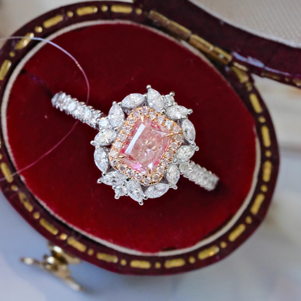 Choucong Sarkling Genuine 100% S925 Sterling Silver Women Luxury Jewelry Radiant Shape Lab Pink Moissanite Diamond Elegant Women Wedding Bride Ring Lover Gift