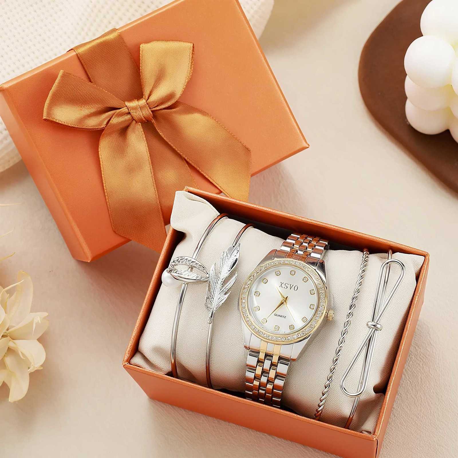 Light luxury simple fashion Diamond round dial point diamond sc alloy steel band wens quartz jewelry set of M251222