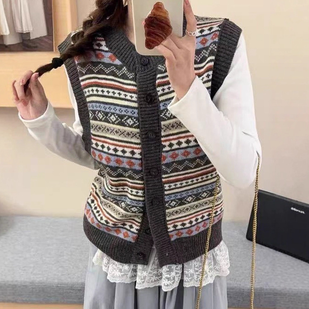 Artistic Style Fair Isle Jacquard Knitted Vest for Women Autumn and Winter ColorBlock Layered Vest Top for Women 210430