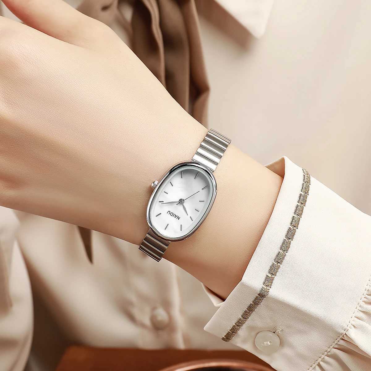Ladies exquisite high-value bar sc oval dial bamboo style steel strip quartz M251222