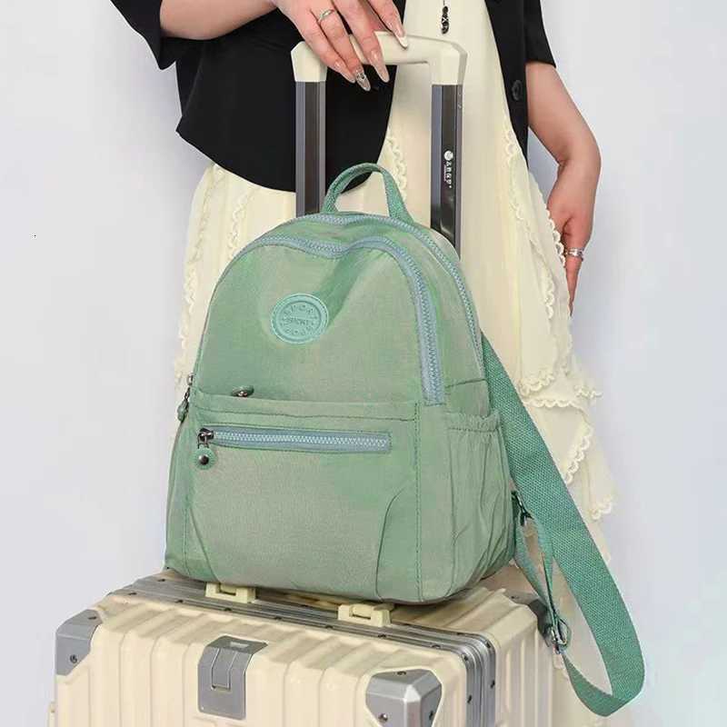 Neutral color backpack for men and women made of nylon material suitable for travel and study It has multiple pocketsM251222