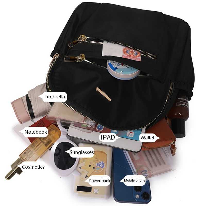 Neutral color backpack for men and women suitable for travel and study It is a simple design with a solid colorM251222