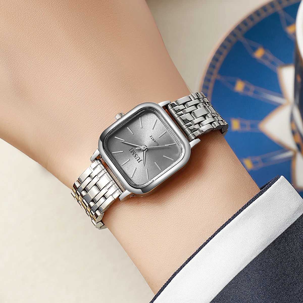 Fashionable and Elegant Fashionable Square Dial Rhinestone Sc Wens Quartz Set of 5 Suitable for Thanksgivi M251222