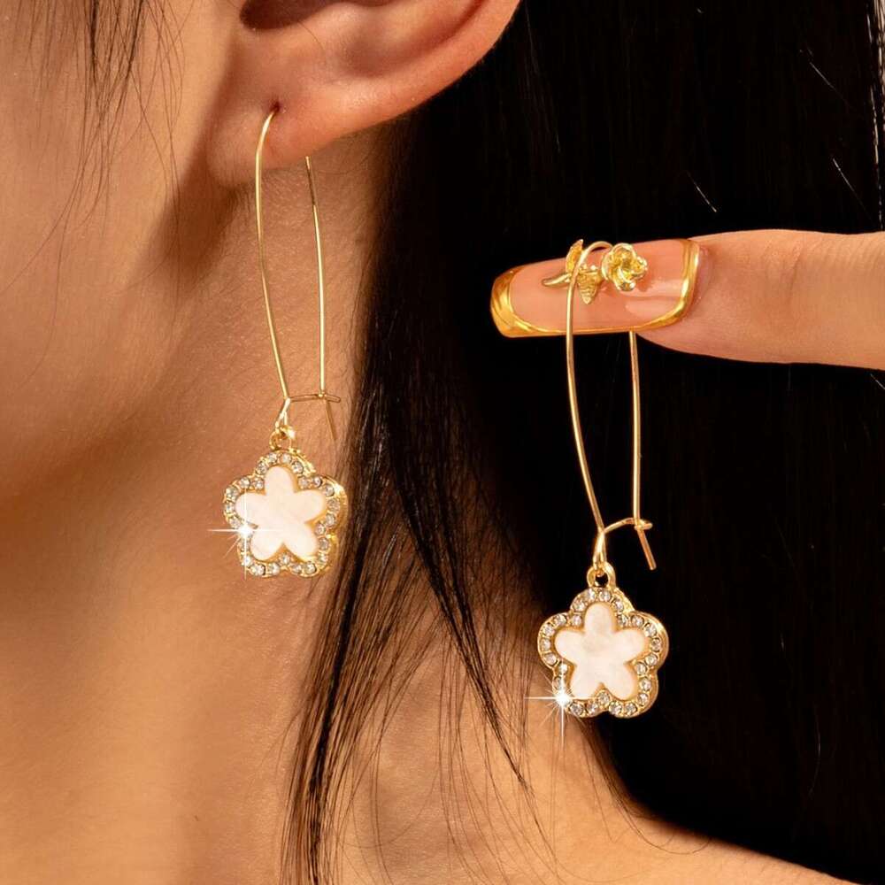 Exquisite Light Luxury Elegant Temperament Flower Pendant Five-leaf Clover for Women High-end designer Rhinestone Earrings