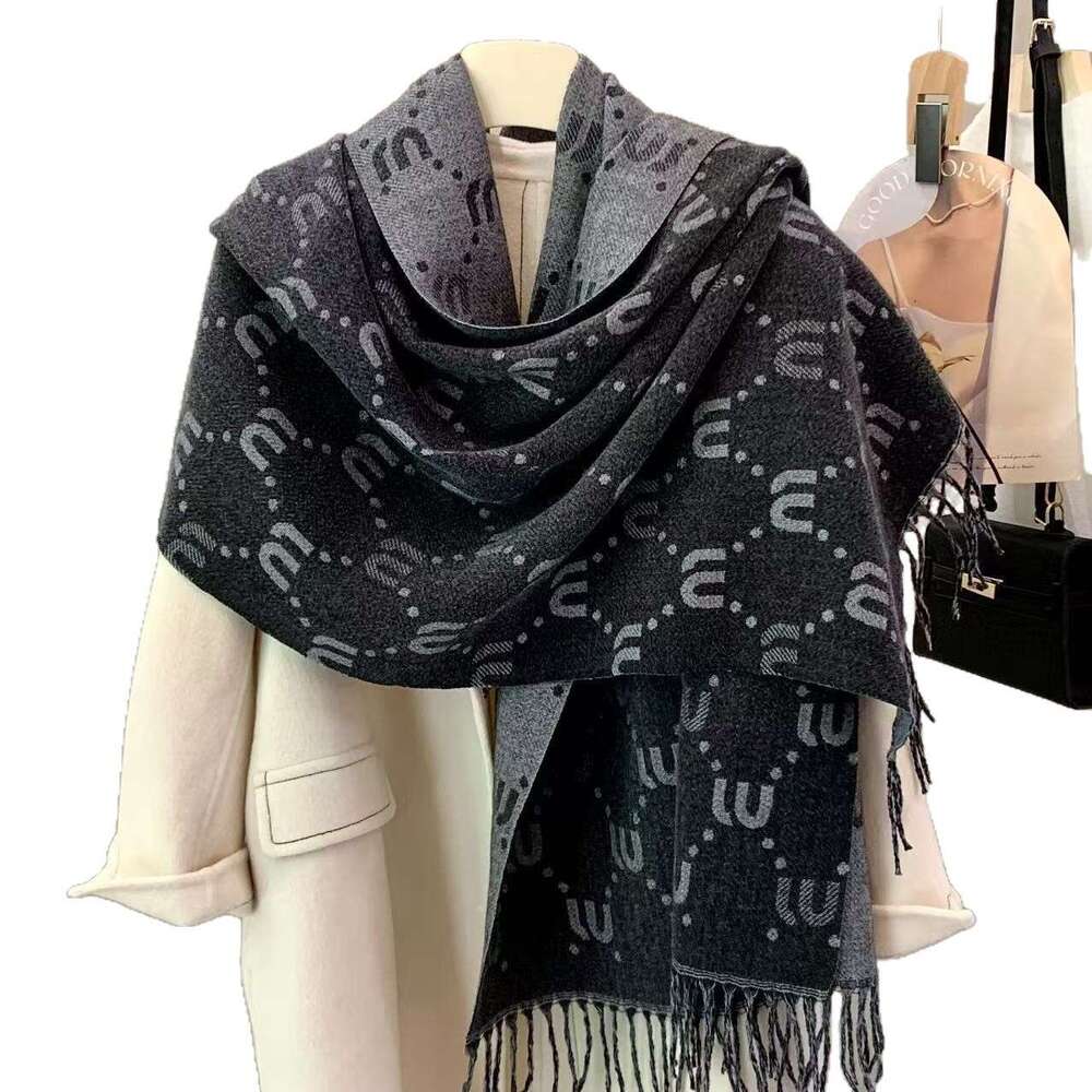 European and American High-End 2025 New Double-Sided Letter for Women Winter Trendy Brand Versatile Outerwear Shawl Warm Neck Scarf