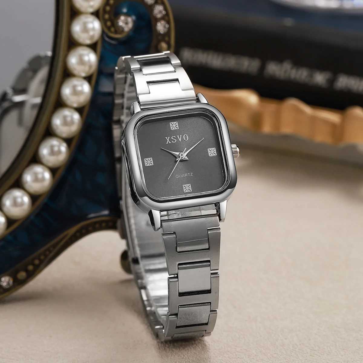 Fashionable and Elegant Fashionable Square Dial Rhinestone Sc Wens Quartz Set of 5 Suitable for Thanksgivi M251222