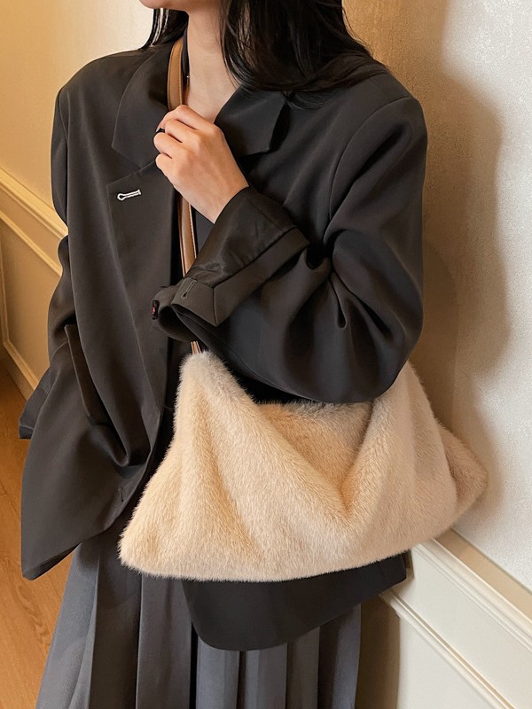 MAXI FAUX FUR BAG Fuzzy Fur Fluffy Large Handbag Womens Fashionable Tote Bag Elegant Ladies Luxury Designer Shoulder Bags Z251024