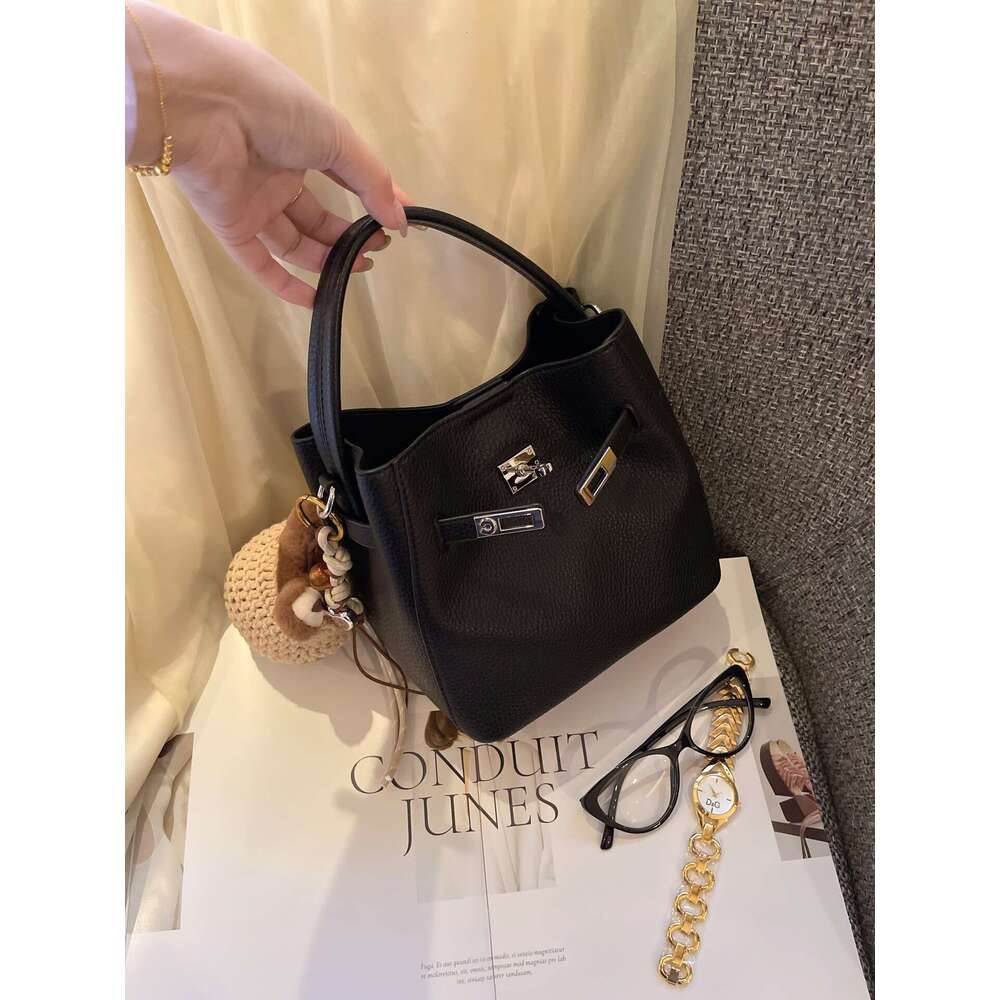 Cross-Border Foreign Trade Genuine Leather Bags 2025 Trendy fashion Shoulder Crossbody Niche Handbag Bucket Bag Women