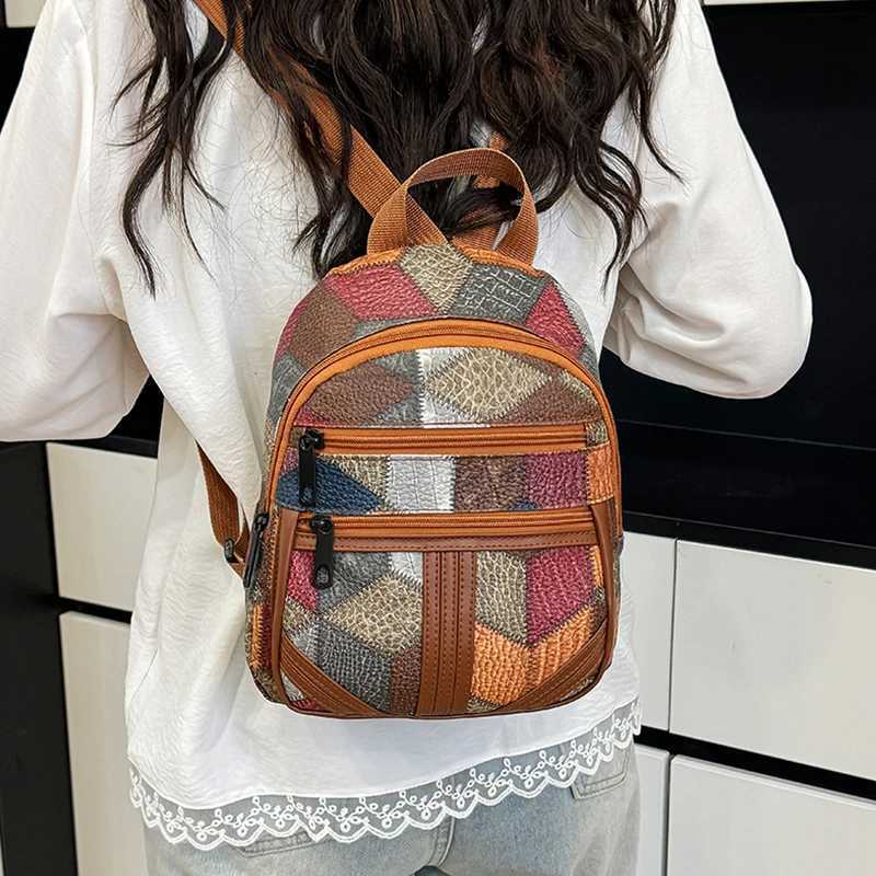 Neutral style backpack for men and women suitable for travel and shopping The design features a combined patternM251222
