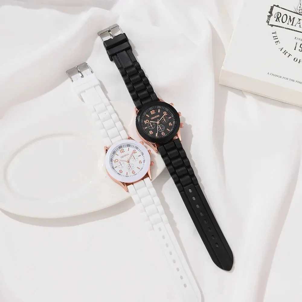 New ladies Korean-style high-end quartz simple classic imitation leather str suitable for Christmas and Halloween M251222