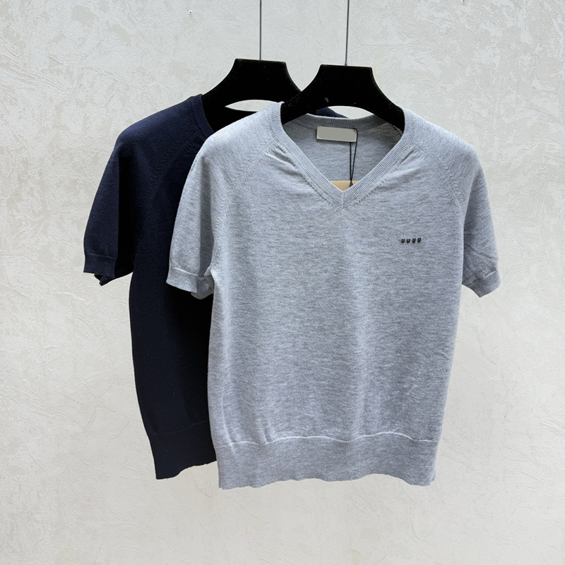 Luxury Women V Neck Sweaters Casual Solid Color Short Sleeve Knitwear Summer Vacation Daily Style Knit Pullovers