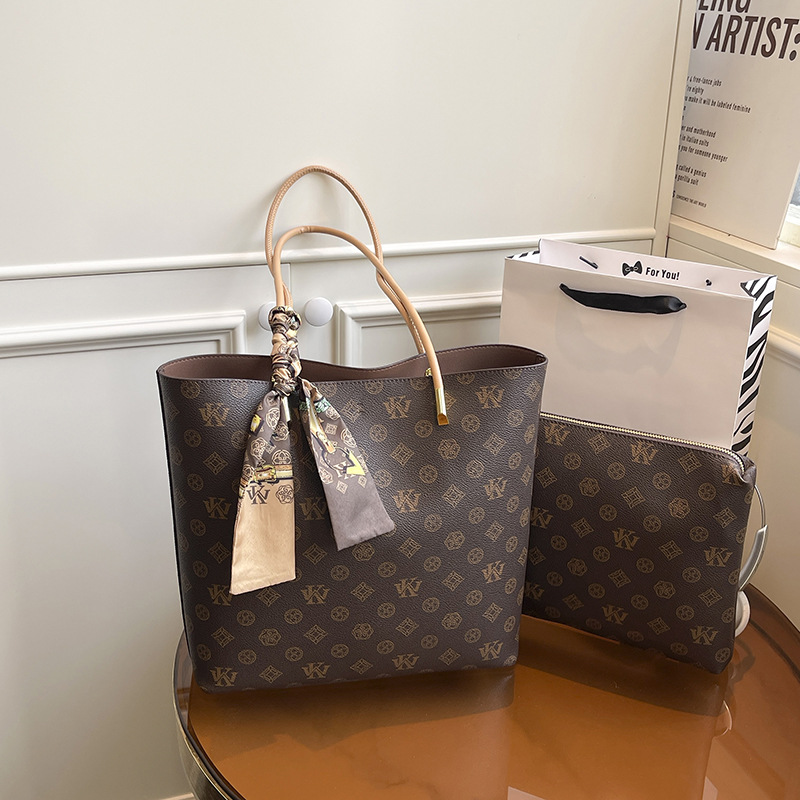 LIYIWEINASI High-end fashion large-capacity tote bag women's 2025 new retro printed underarm women's shoulder bag