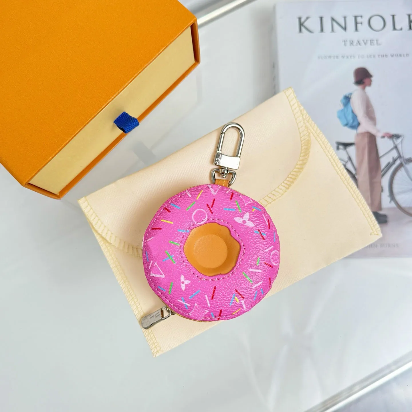 Classic Donut Bag Charm Key Holder Pizza Charm Keychains Hamburger Leather Metal pendant key ring Frog Keychain Purse charm Car keychain Gift