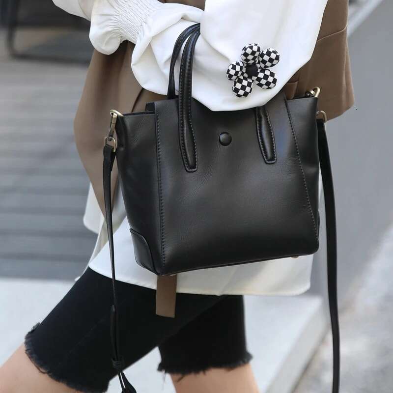 Luxury bags, designer handbags, tote bags, spring and summer new leather tote bags, popular single shoulder large capacity versatile crossbody bags, f