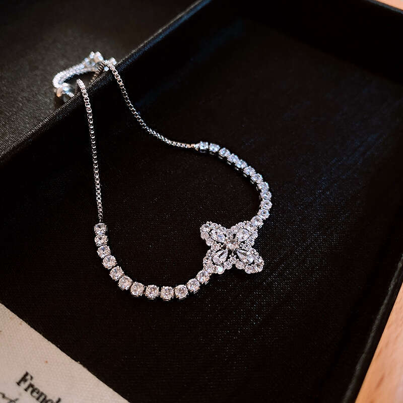 Light Luxury Niche Zircon Inlaid Rhombus Flower Bracelet Women High-End Super Shiny Pull Elegant Versatile Party Date Jewelry