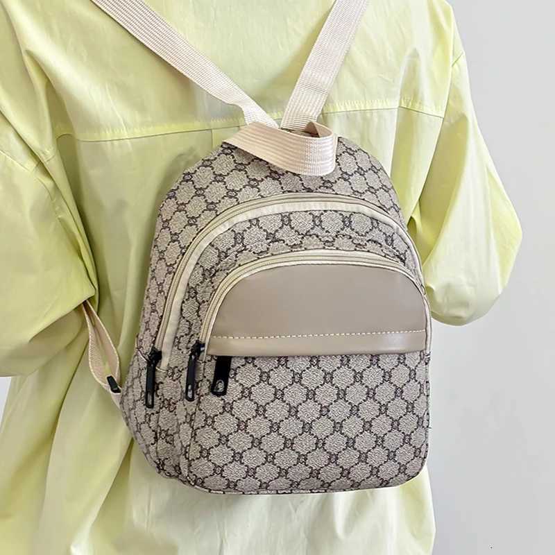 Neutral color tote bag for men and women with multi-color design suitable for travel and outings PU backpackM251222