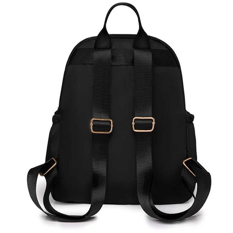 Neutral color backpack for men and women suitable for travel and study It is a simple design with a solid colorM251222