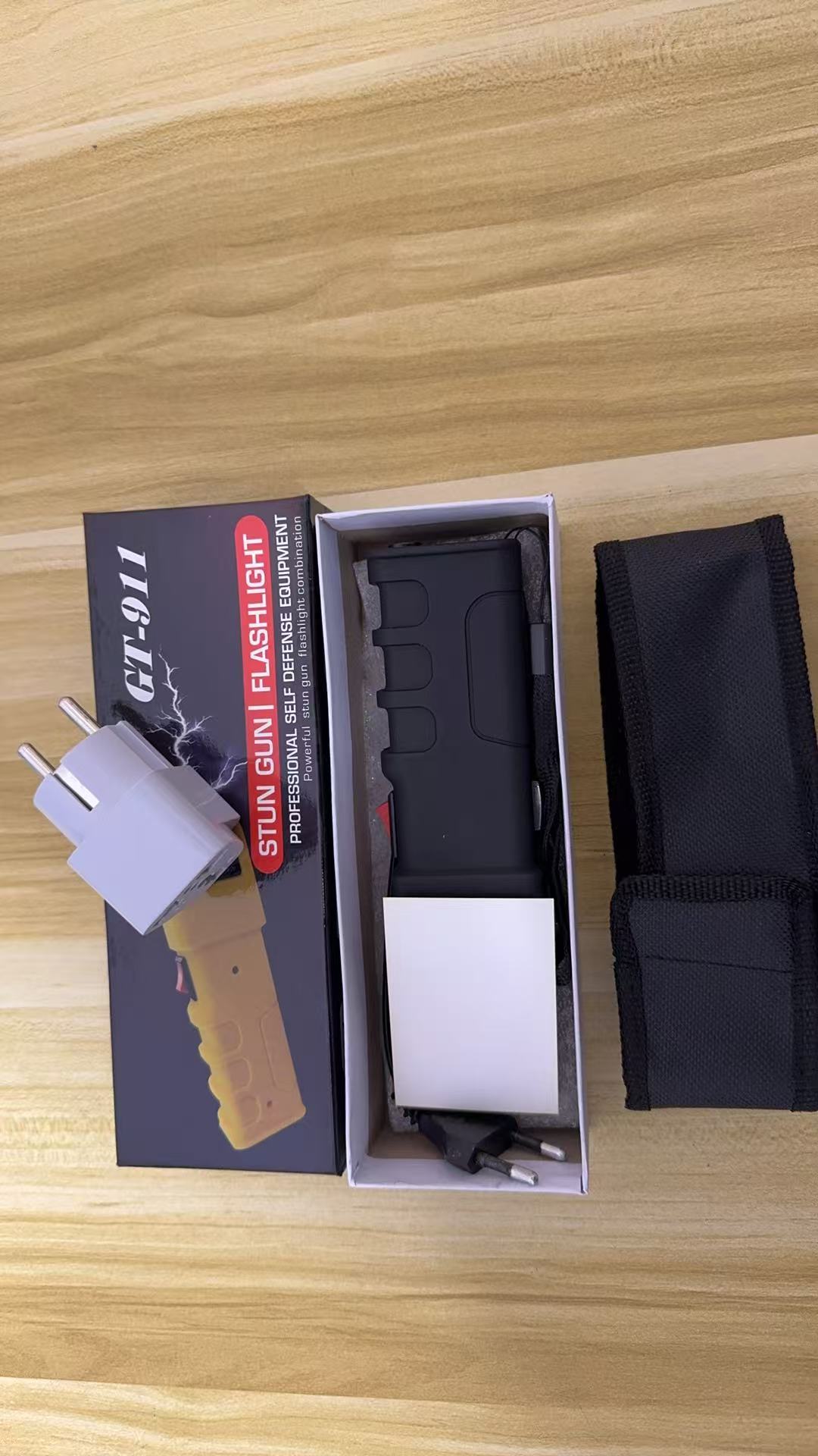 Free shipping flashlight with long-lasting battery, super bright, outdoor portable spotlight, flashlight for home use