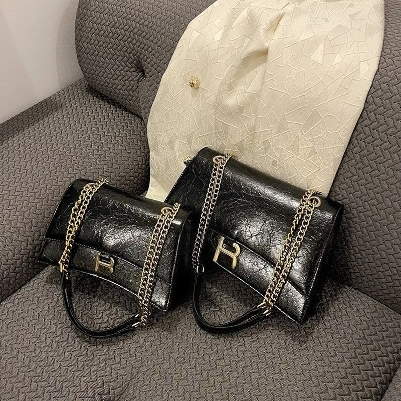 Hourglass Bag Large Oil Wax Leather Chain One Shoulder Underarm Capacity Tote Bag Premium Messenger Cross Handbag Women's Retro Armpit Bag Commuting Handbag Bag