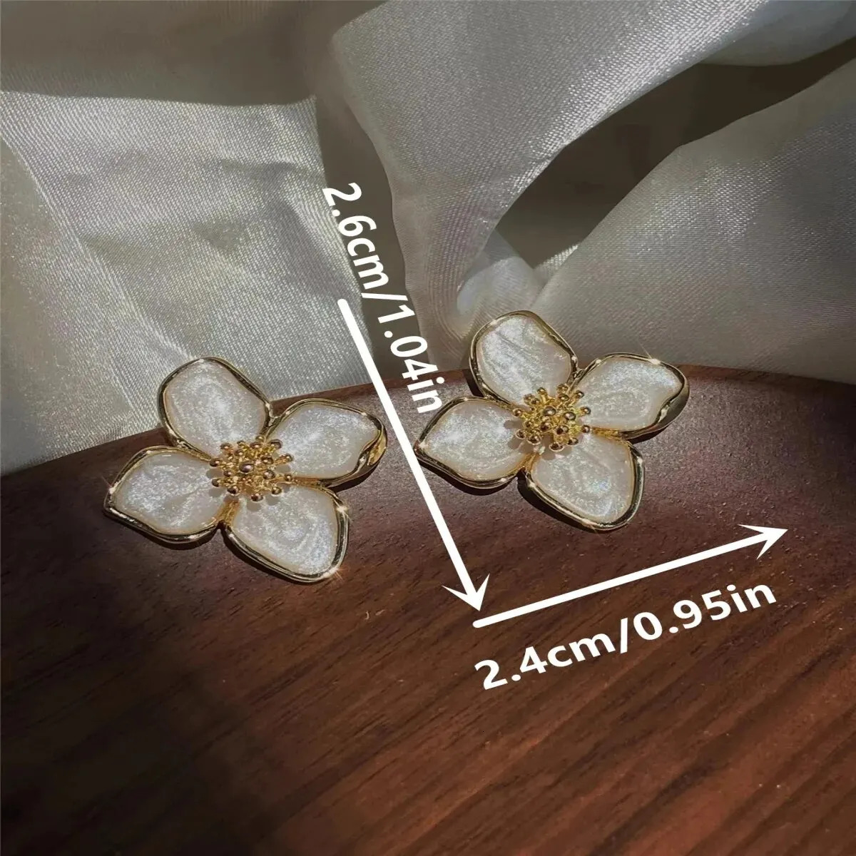 Gold Color Metal Flower Shape Green Epoxy Earrings Stud For Women Milky Color Enamel Girl Cute Post Earrings Ins Fashion Jewelry 251222