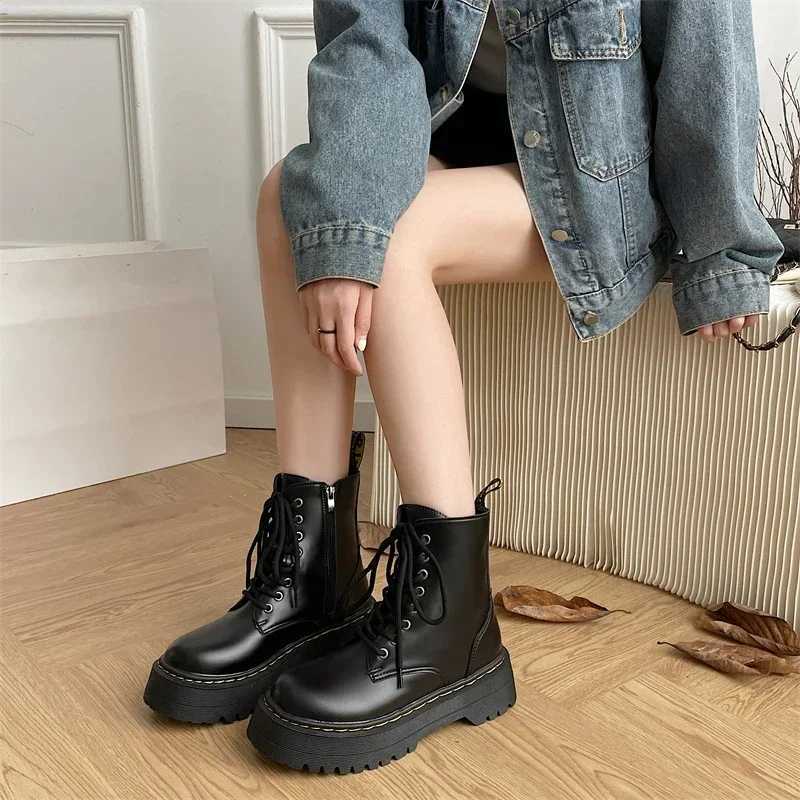 Minimalist Lace-up Women Boots 5Cm Chunky Heel Platform Women Boots British Style Thick Sole Increase Height Casual BootsT251223