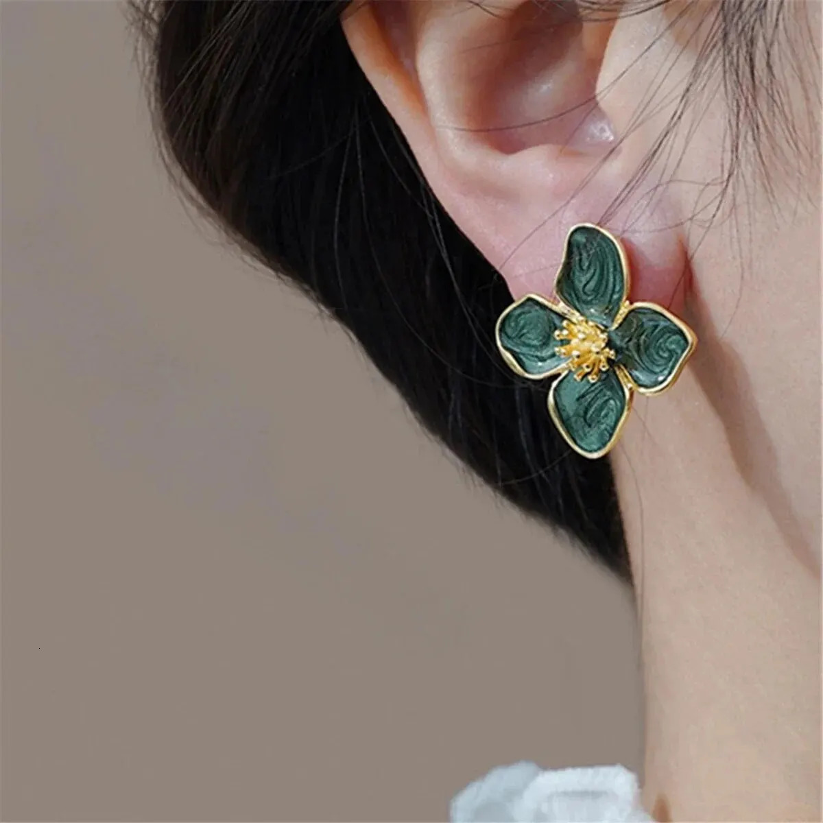 Gold Color Metal Flower Shape Green Epoxy Earrings Stud For Women Milky Color Enamel Girl Cute Post Earrings Ins Fashion Jewelry 251222