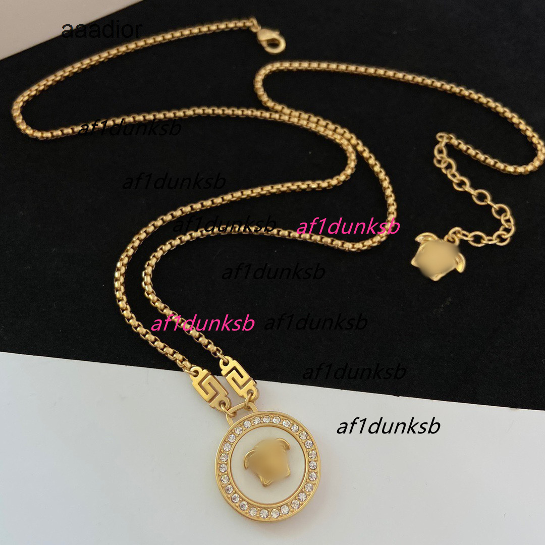 2026 new Designer Men's and Women's Luxury 18K Gold Medusa Bracelet and Necklace Set Wedding and Party Style European and American style Versacely versace2 F3HW