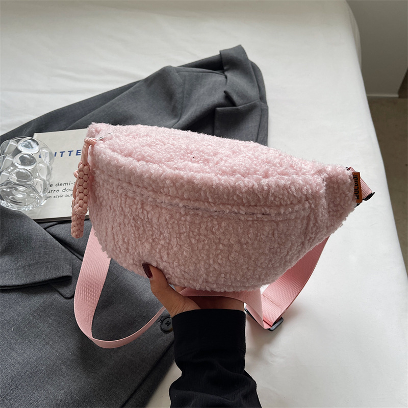 Large Womens Waist Bag Winter Plush Belt Bag Shoulder Crossbody Chest Bag Fashion Fluffy Fanny Pack Banana Purse er Bag 241031
