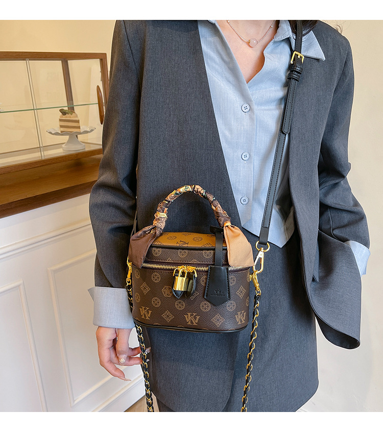 wk premium sense portable small square bag women 2025 new retro printing mini bucket bag shoulder bag oblique span bag women