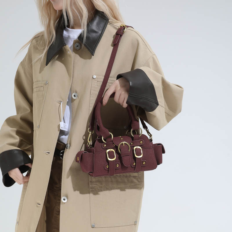 Fashionable solid color motorcycle bag with trendy texture women's crossbody bag spicy girl style avant-garde luxury handbag exquisite fashion de