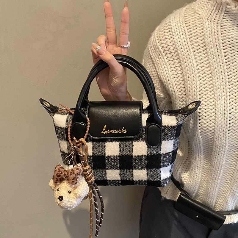 Free shipping designer bags for womens Shoulder bags black brown green Cute casual versatile autumn and winter woolen shoulder crossbody bag