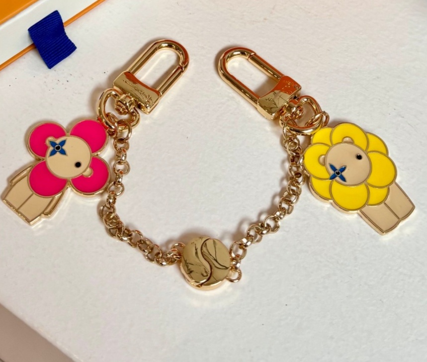 Keychain designer lette Packet chain luxury ladies letter L car keychain women classic key ring fashion accessories cute 2 in 1 with box