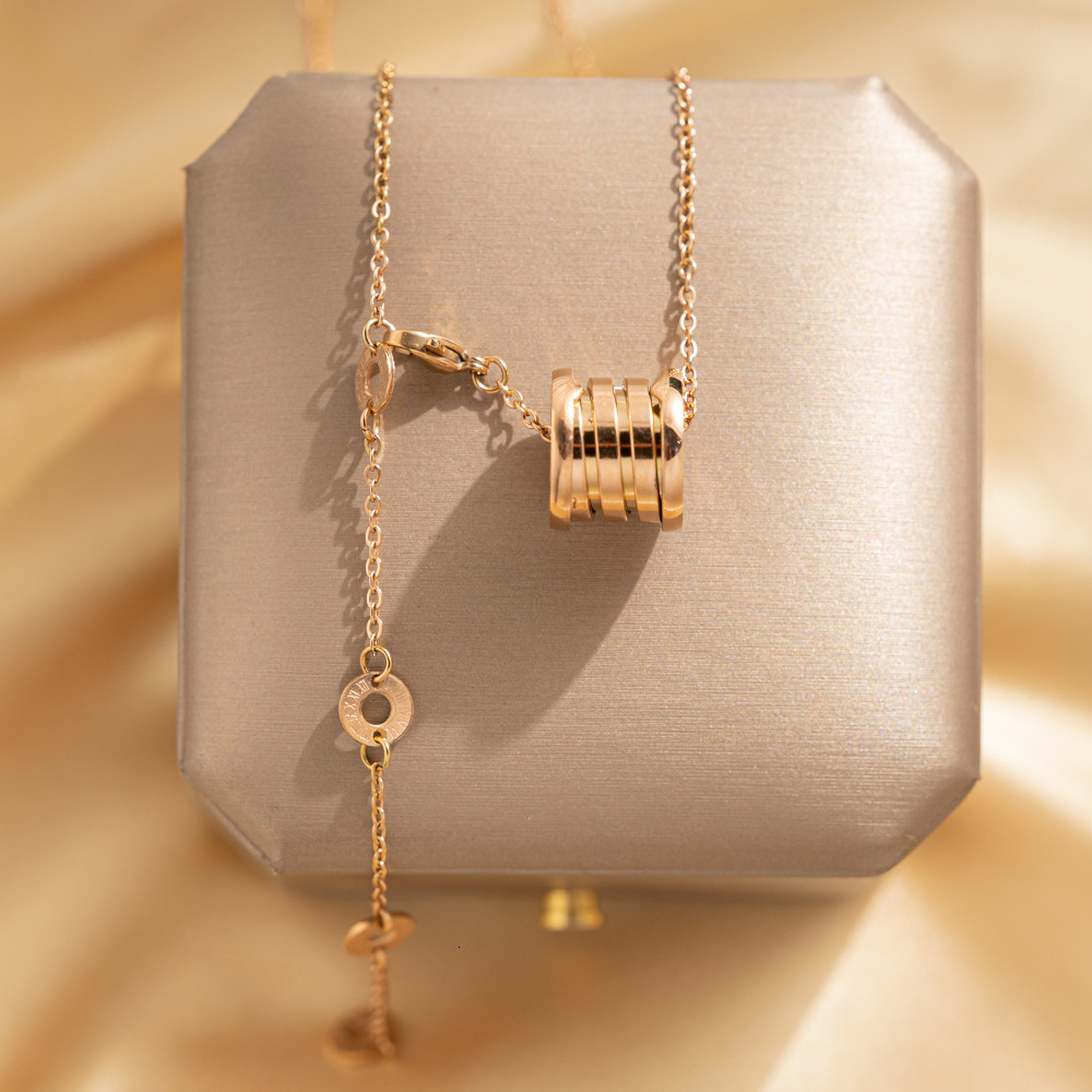 Women's necklace unique fashion spring small waist women's titanium steel necklace, small luxury fadeless clavicle chain Internet celebrity jewelry